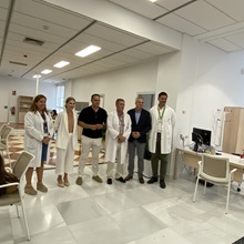 Visita del delegado de Sanidad y Consumo y la alcaldesa de El Ejido a la zona renovada de Hospitalizaci�n